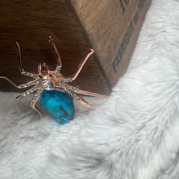 Spider Brooch High-end Crystal Exaggerated Large Brooch Pin Clothing Accessories - Picture 5 of 11